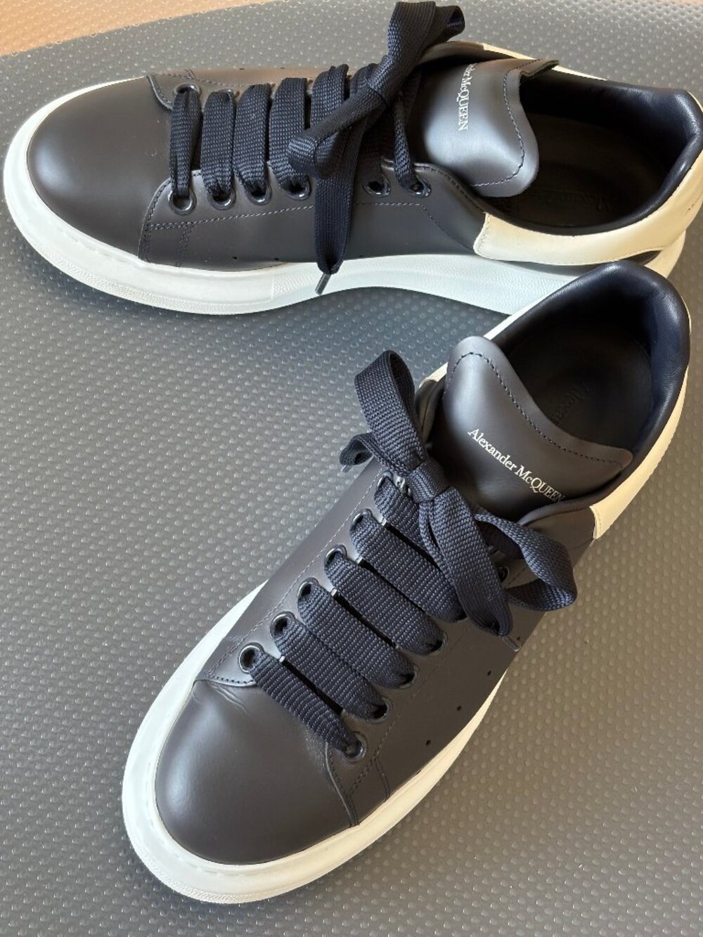 Alexander McQueen Larry Low Top Sneaker